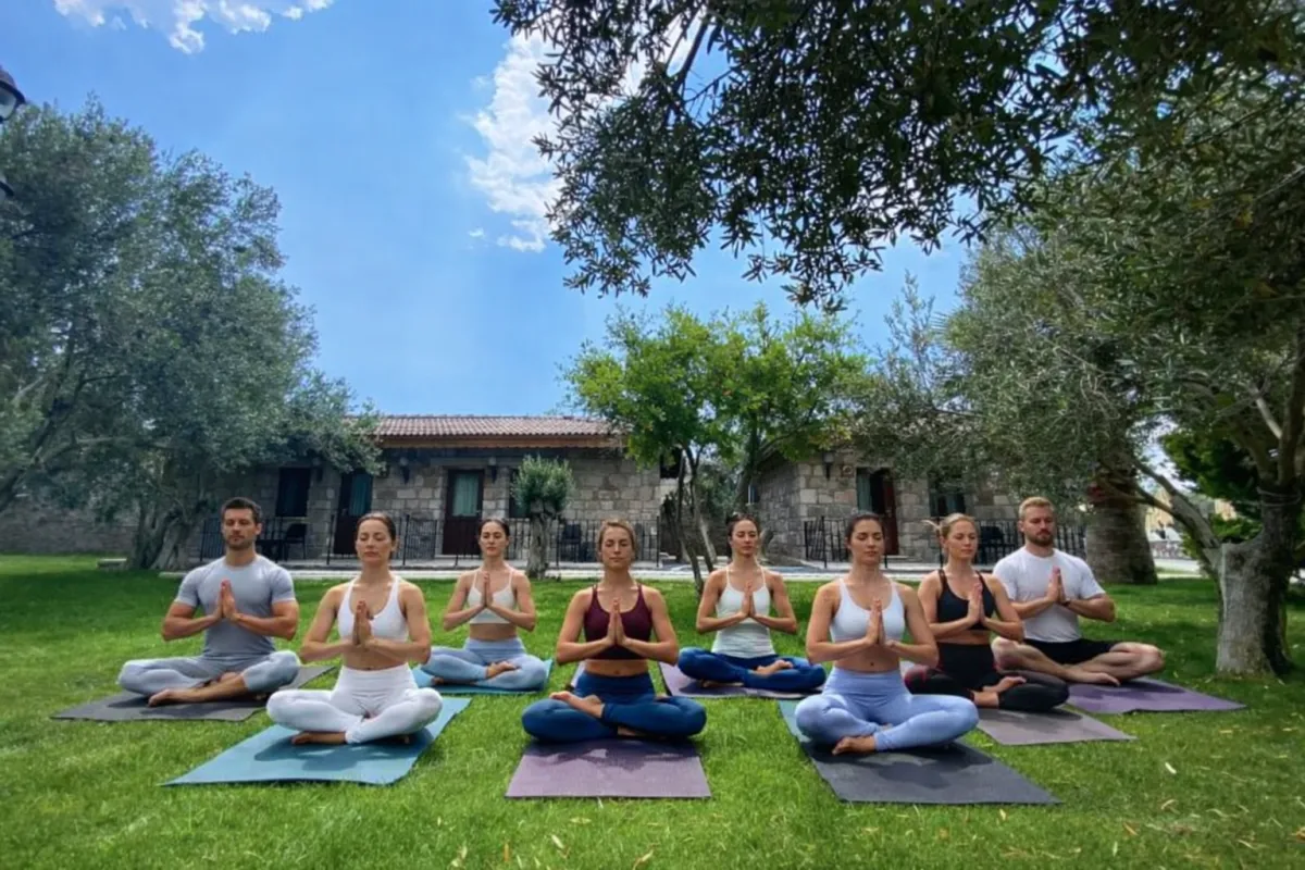 Assos’ta Yoga Deneyimi Şehirden Gelen Bir Ekibin Sessiz Kaçamağı 
